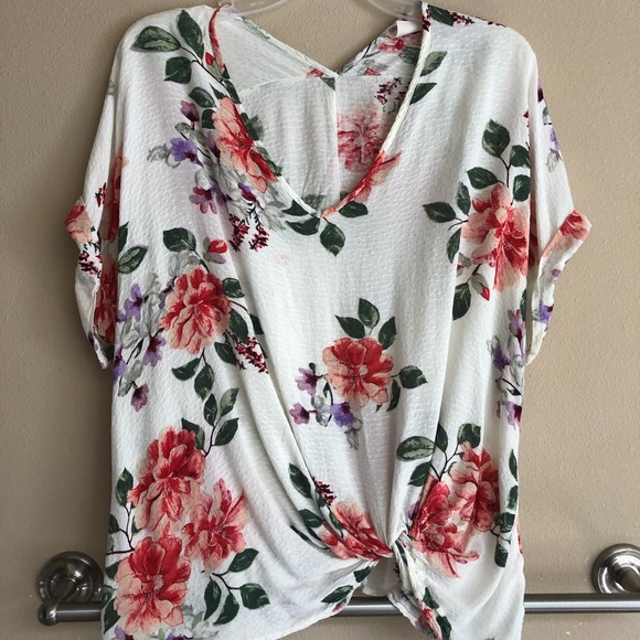 Kaileigh Rossana Knot Detail Top - Picture 2 of 2